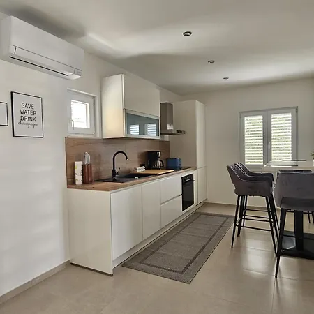 Krista Apartman *